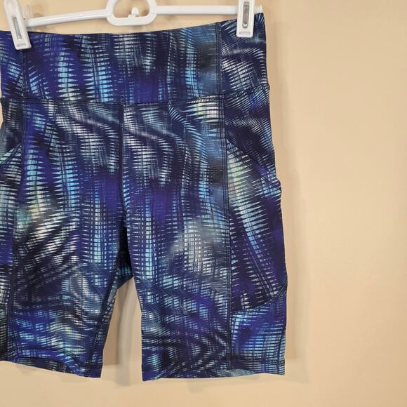 Women's Lululemon Invigorate High-Rise Short 8" Biker Athletic Shorts | Size 6 - Picture 4 of 10